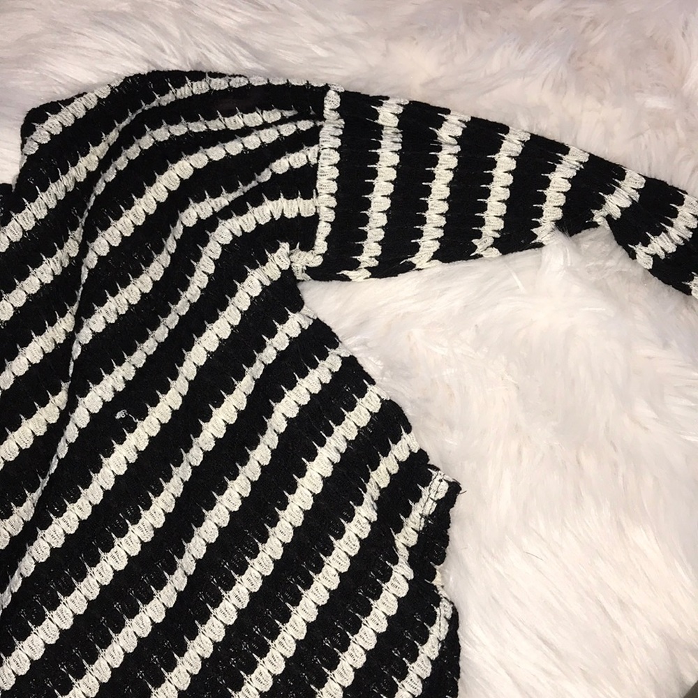 FALL/ WINTER Striped crop sweater - Picture 3 of 5
